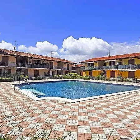 Chiaretto Apartment *